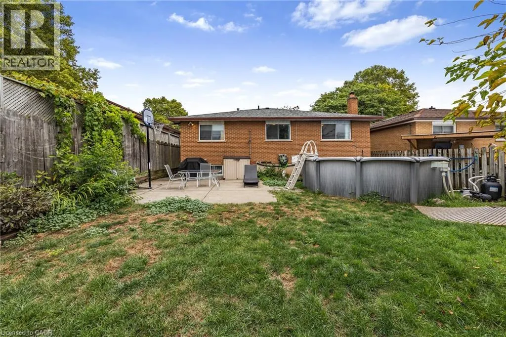 1196 DOWLAND Crescent