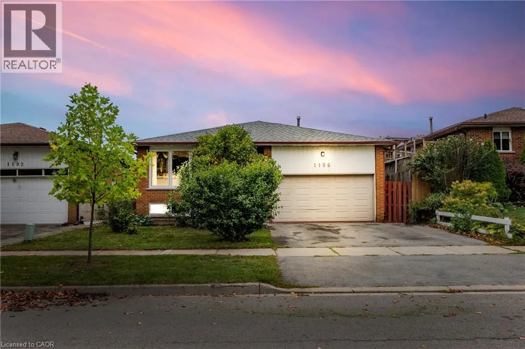 1196 DOWLAND Crescent