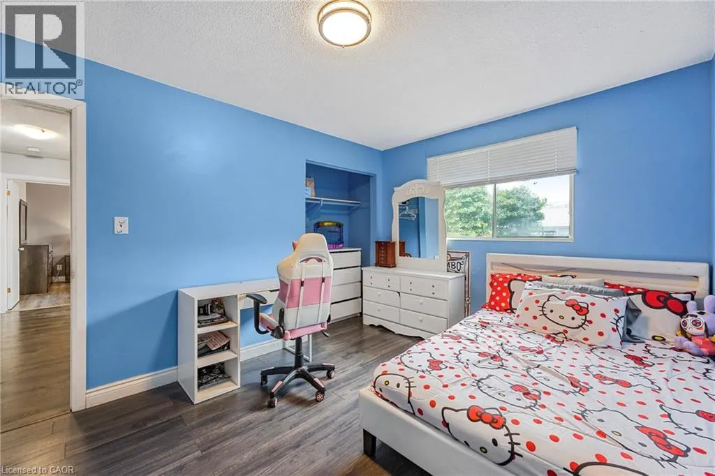 1196 DOWLAND Crescent