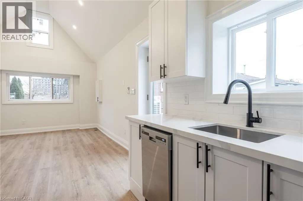10 CALEDON Avenue Unit# 3, #3