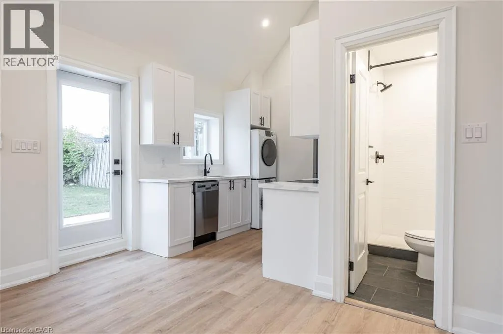 10 CALEDON Avenue Unit# 3, #3