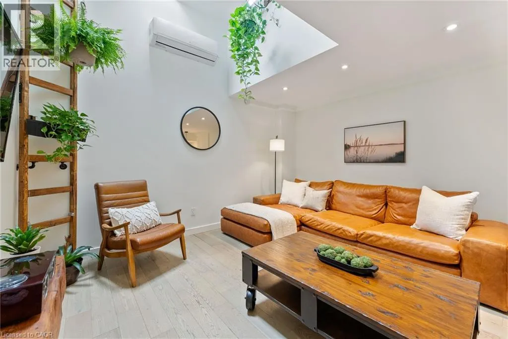 23 MACAULAY Street W Unit# 2, #2