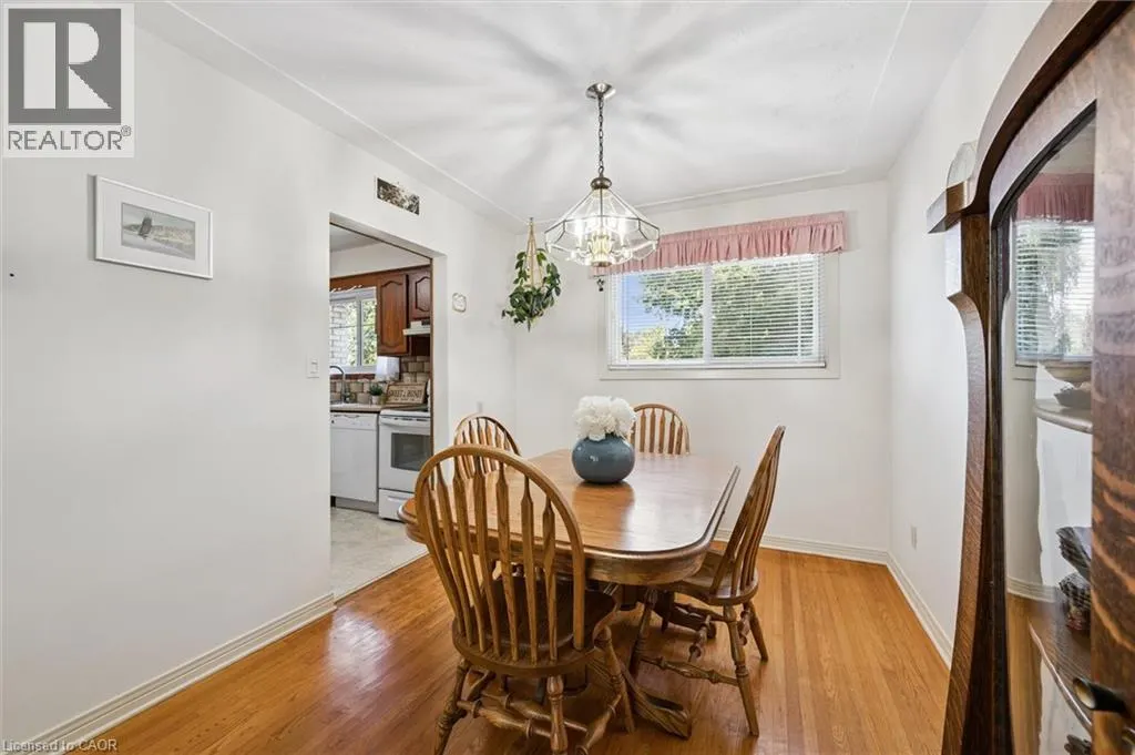 32 LAMBERT Place
