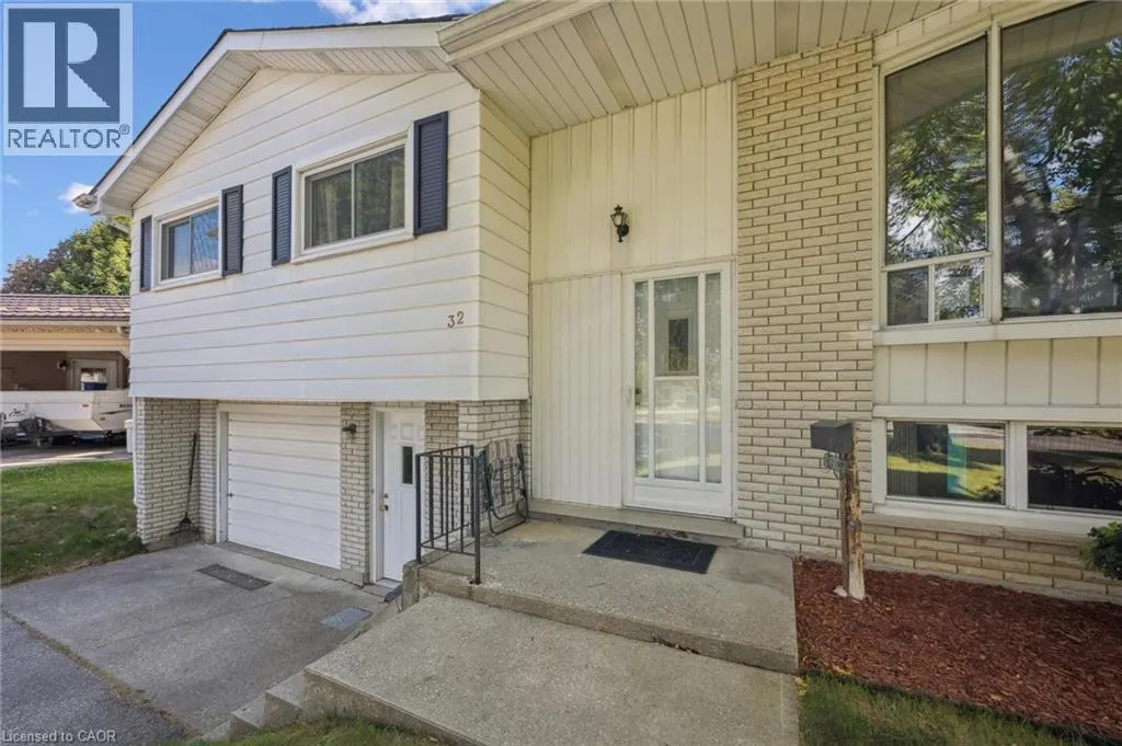32 LAMBERT Place