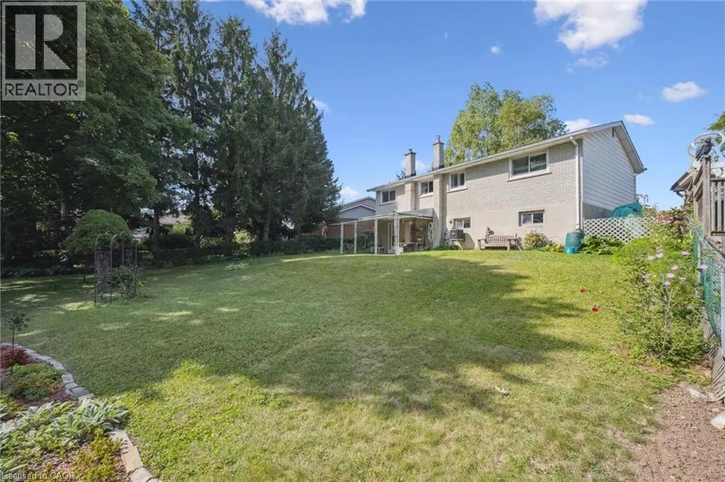 32 LAMBERT Place