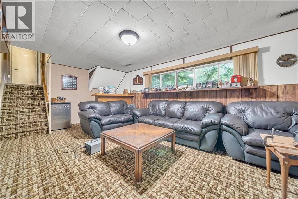 395 MOSSOM Place