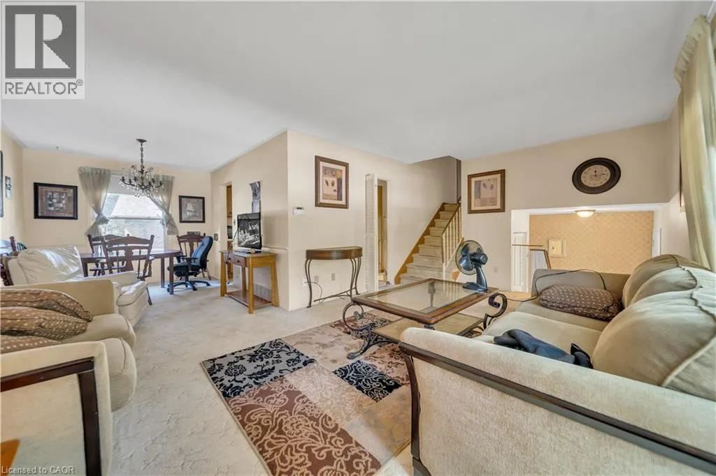 395 MOSSOM Place