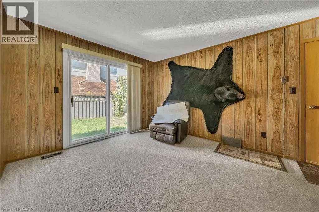 395 MOSSOM Place