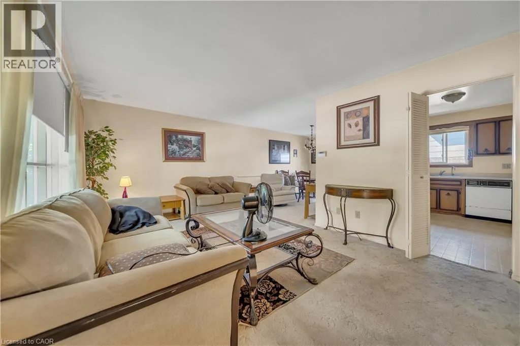 395 MOSSOM Place