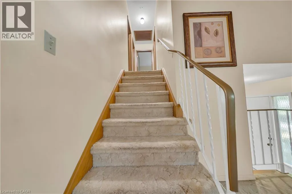 395 MOSSOM Place