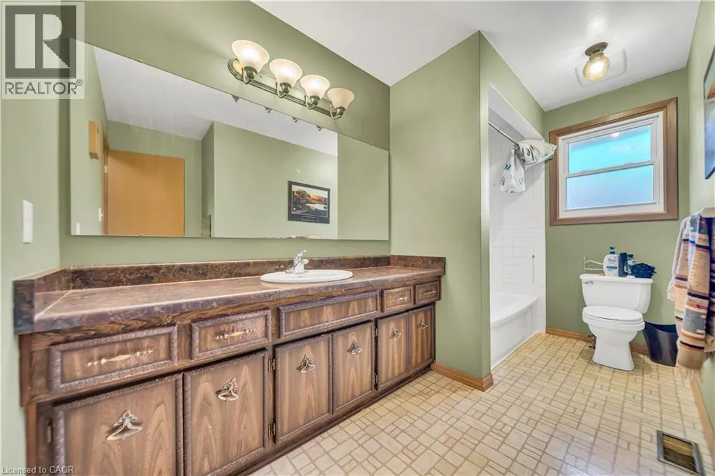 395 MOSSOM Place
