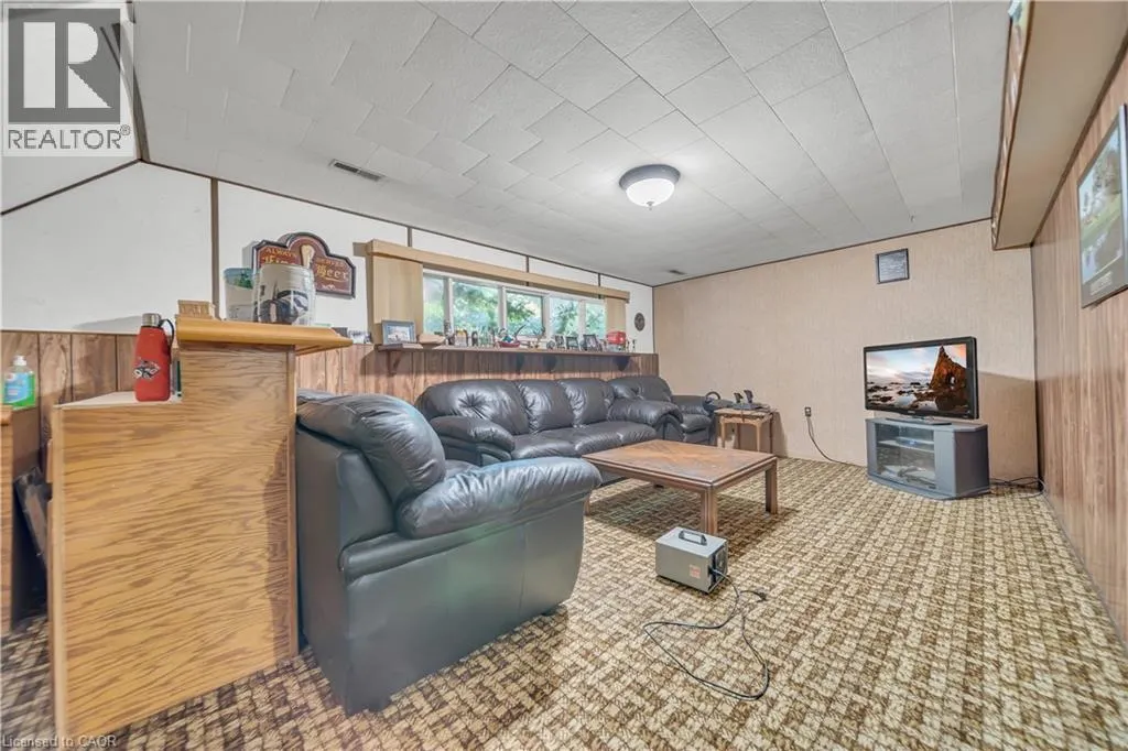 395 MOSSOM Place