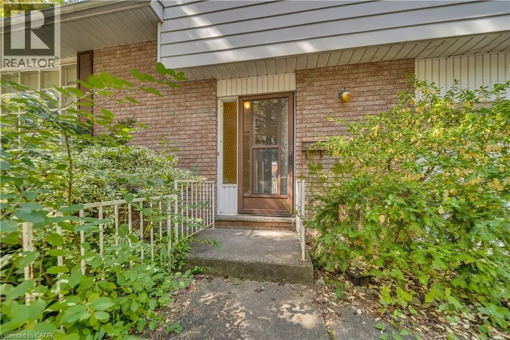 395 MOSSOM Place