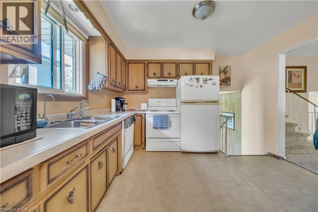 395 MOSSOM Place