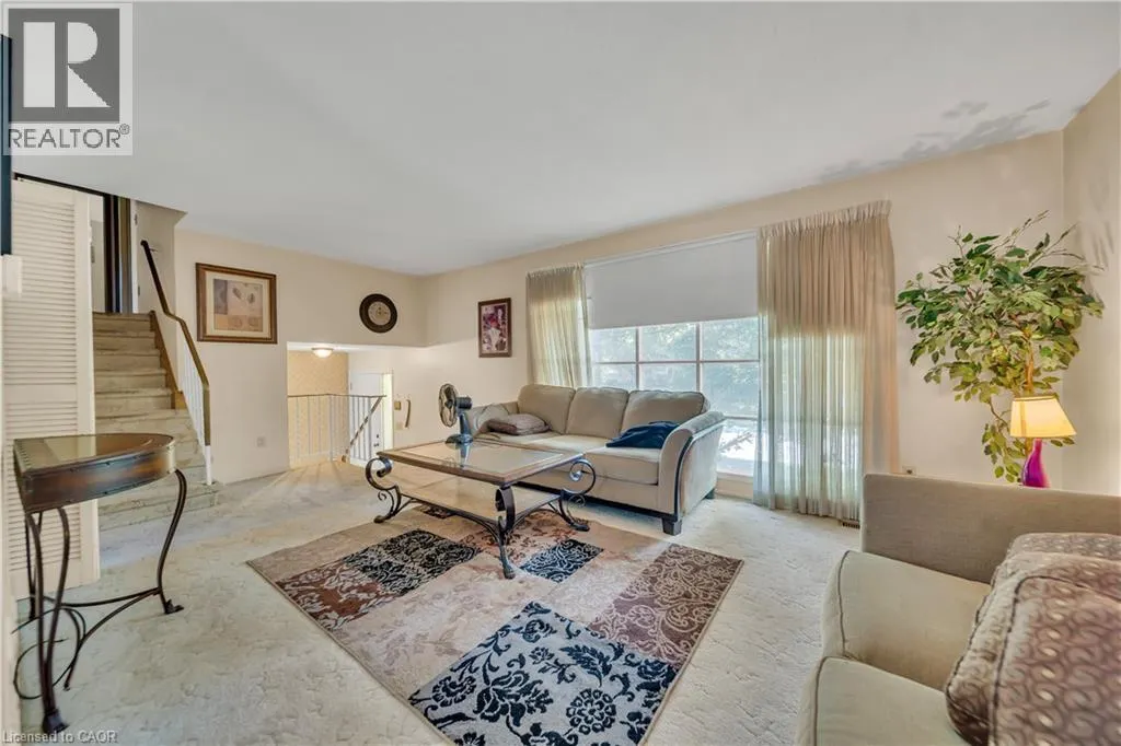 395 MOSSOM Place