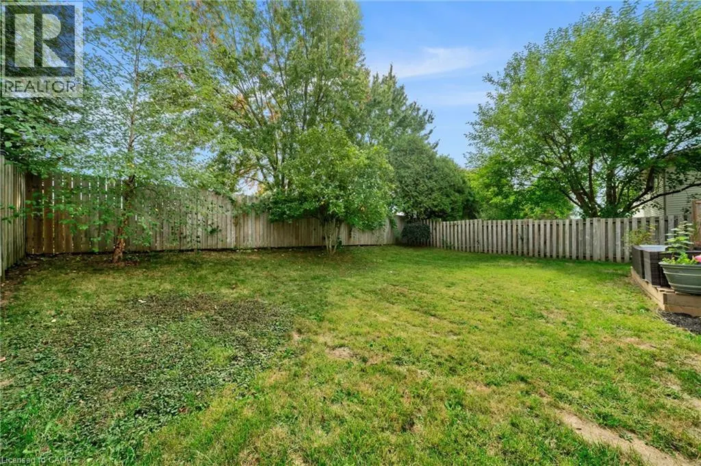 28 LYNDEN HILL Crescent