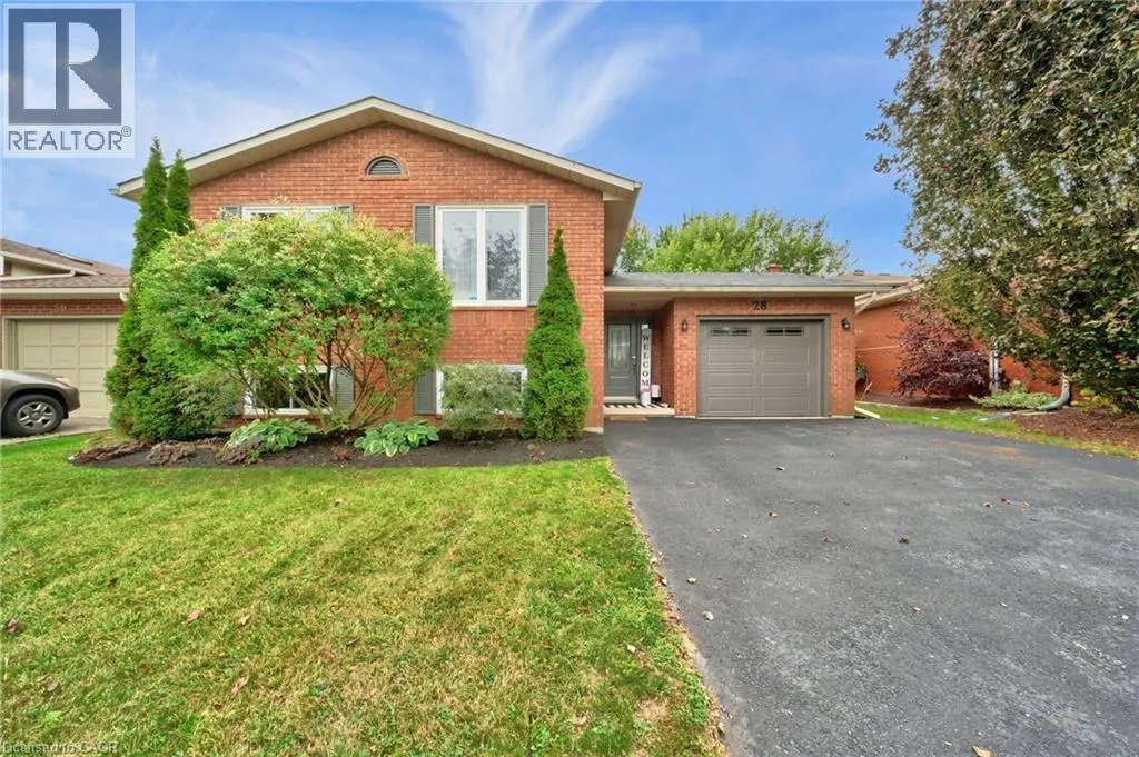 28 LYNDEN HILL Crescent