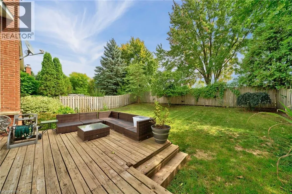 28 LYNDEN HILL Crescent