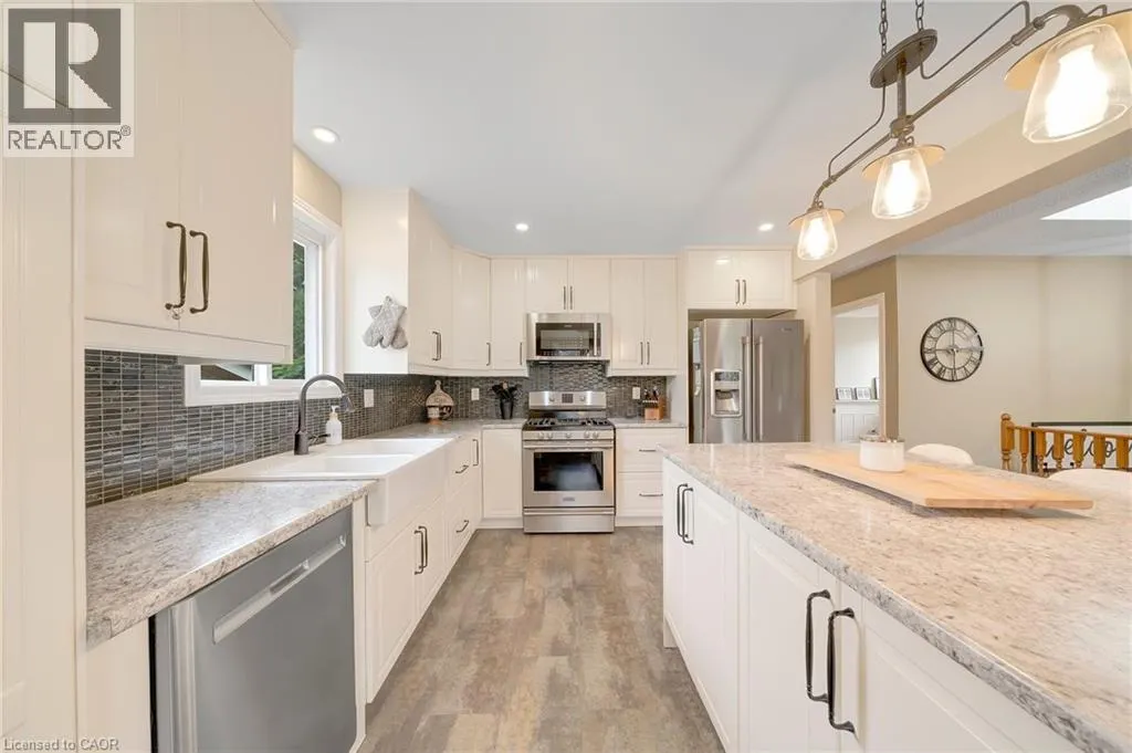 28 LYNDEN HILL Crescent