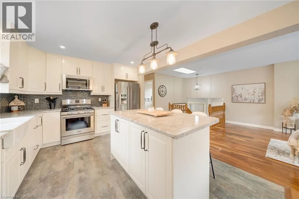 28 LYNDEN HILL Crescent