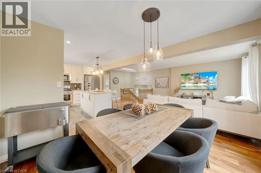 28 LYNDEN HILL Crescent