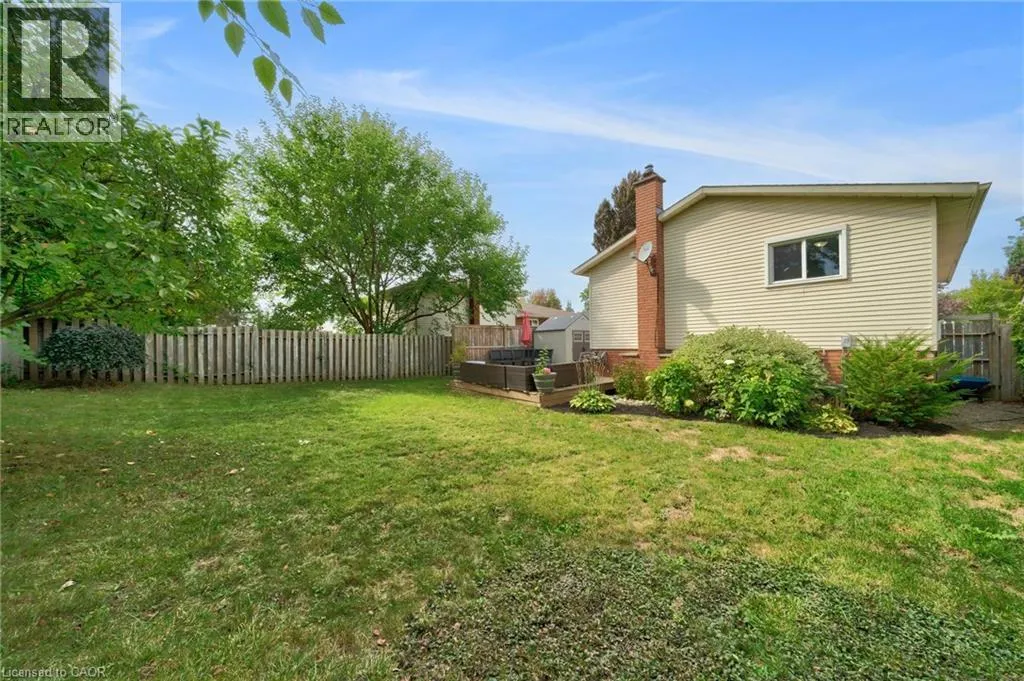 28 LYNDEN HILL Crescent