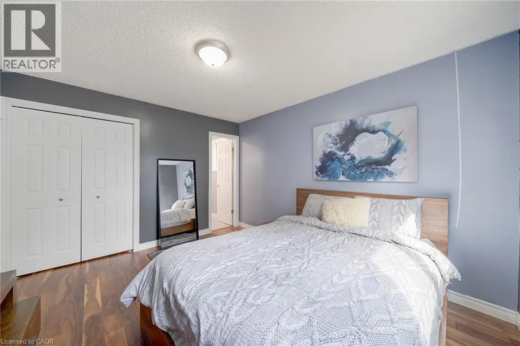 28 LYNDEN HILL Crescent