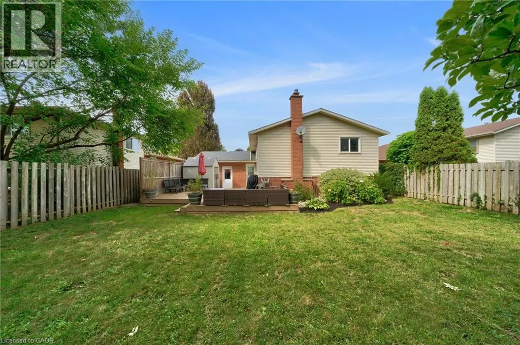 28 LYNDEN HILL Crescent