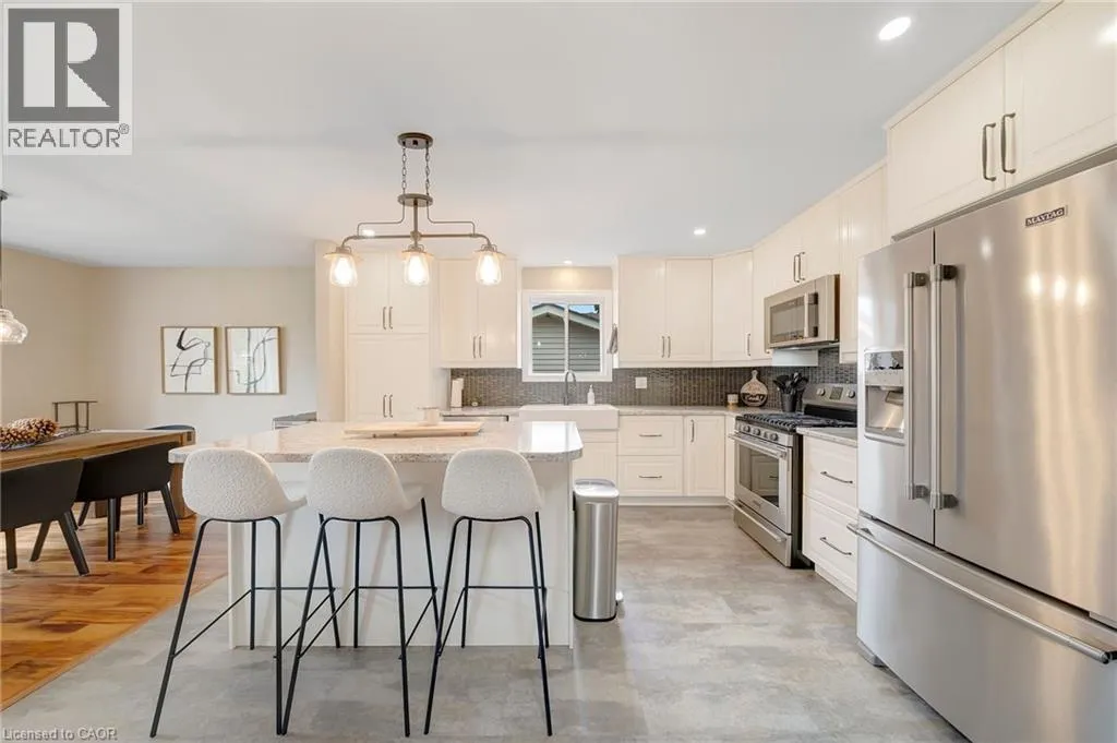 28 LYNDEN HILL Crescent