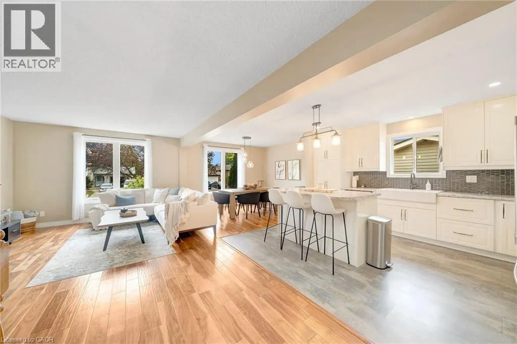 28 LYNDEN HILL Crescent