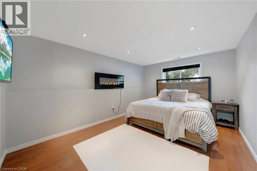 28 LYNDEN HILL Crescent