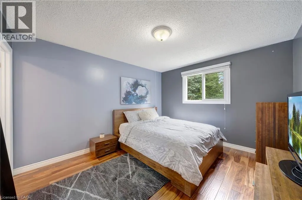 28 LYNDEN HILL Crescent