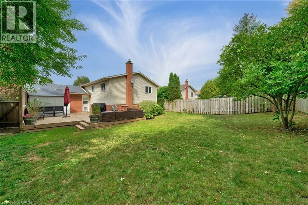 28 LYNDEN HILL Crescent