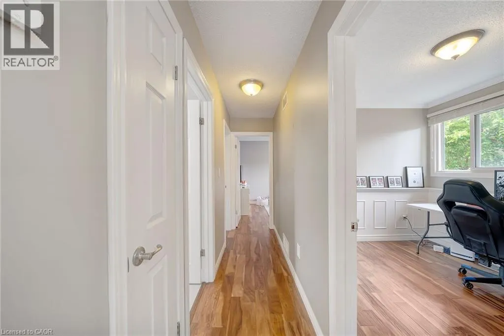 28 LYNDEN HILL Crescent