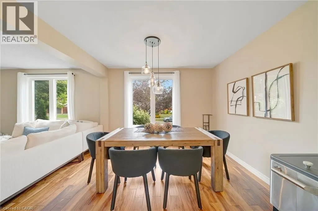 28 LYNDEN HILL Crescent