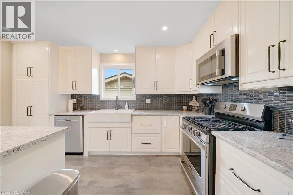 28 LYNDEN HILL Crescent