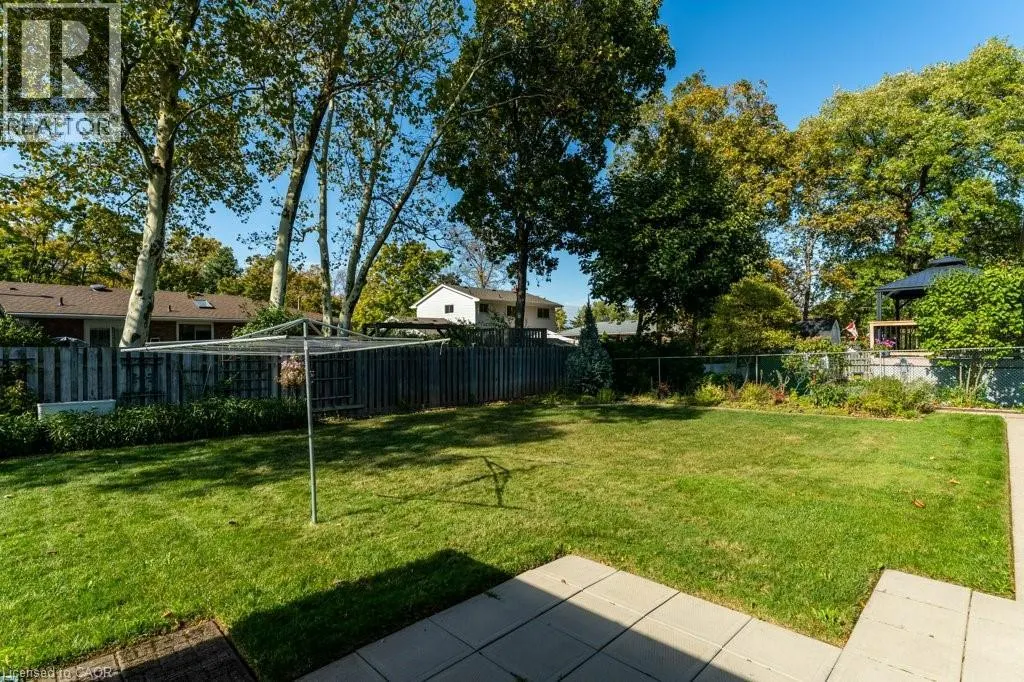 30 LEAWOOD Drive
