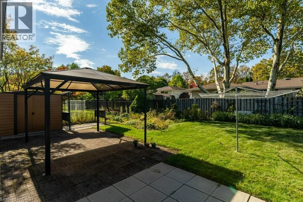 30 LEAWOOD Drive