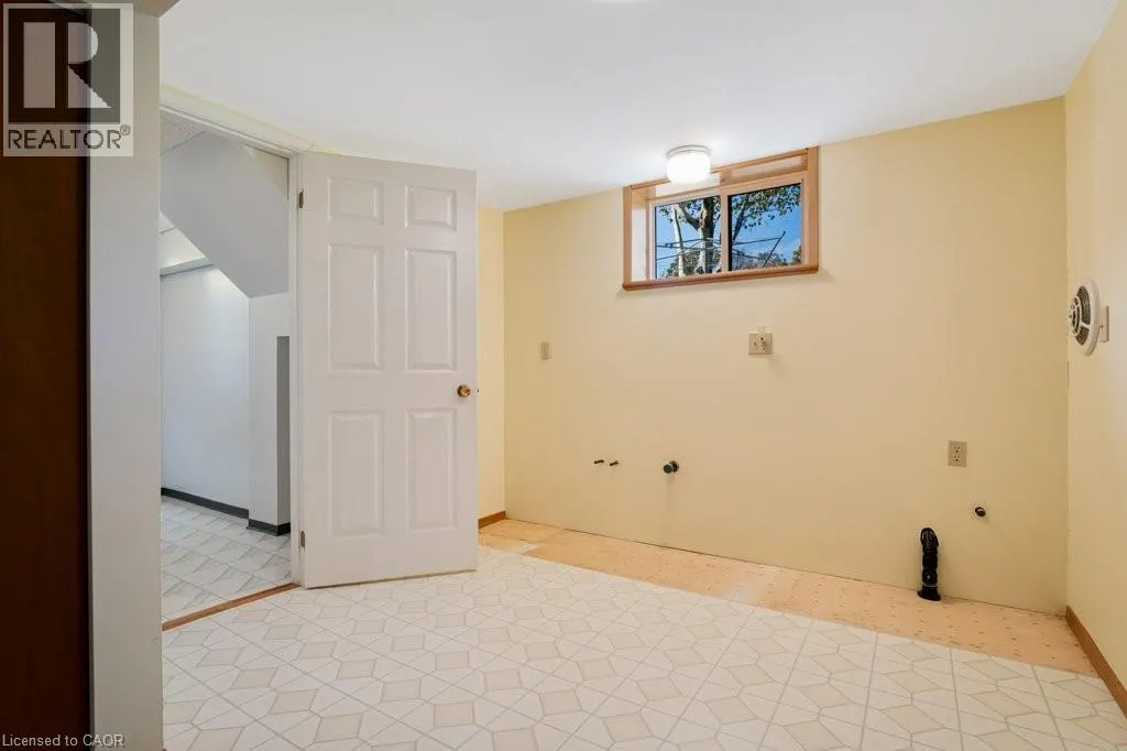 30 LEAWOOD Drive