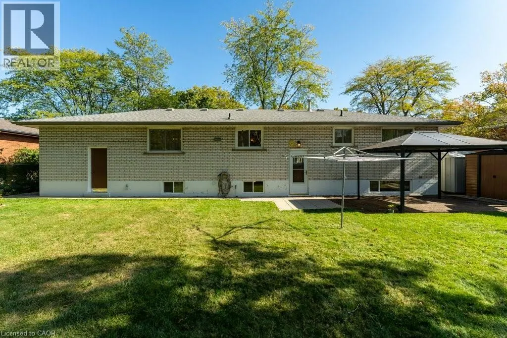 30 LEAWOOD Drive