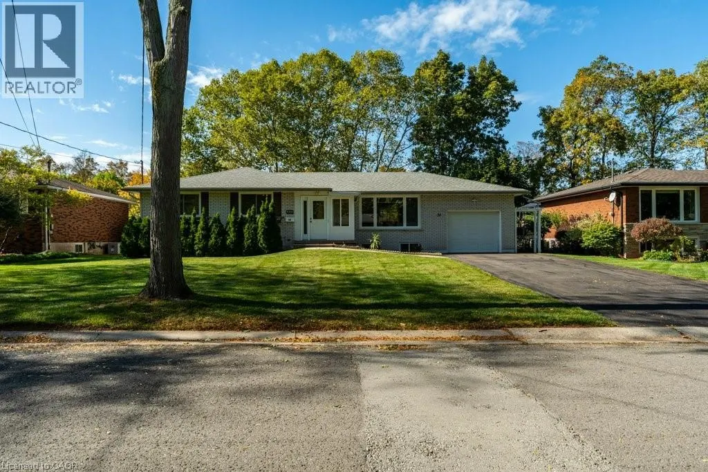 30 LEAWOOD Drive