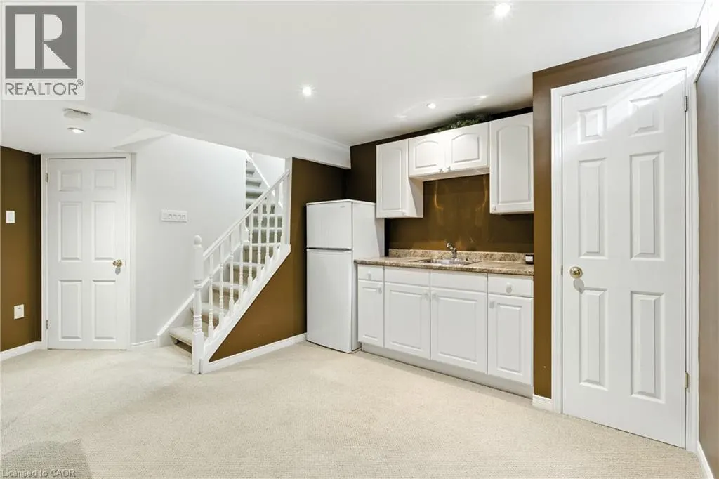 6 LILAC Court