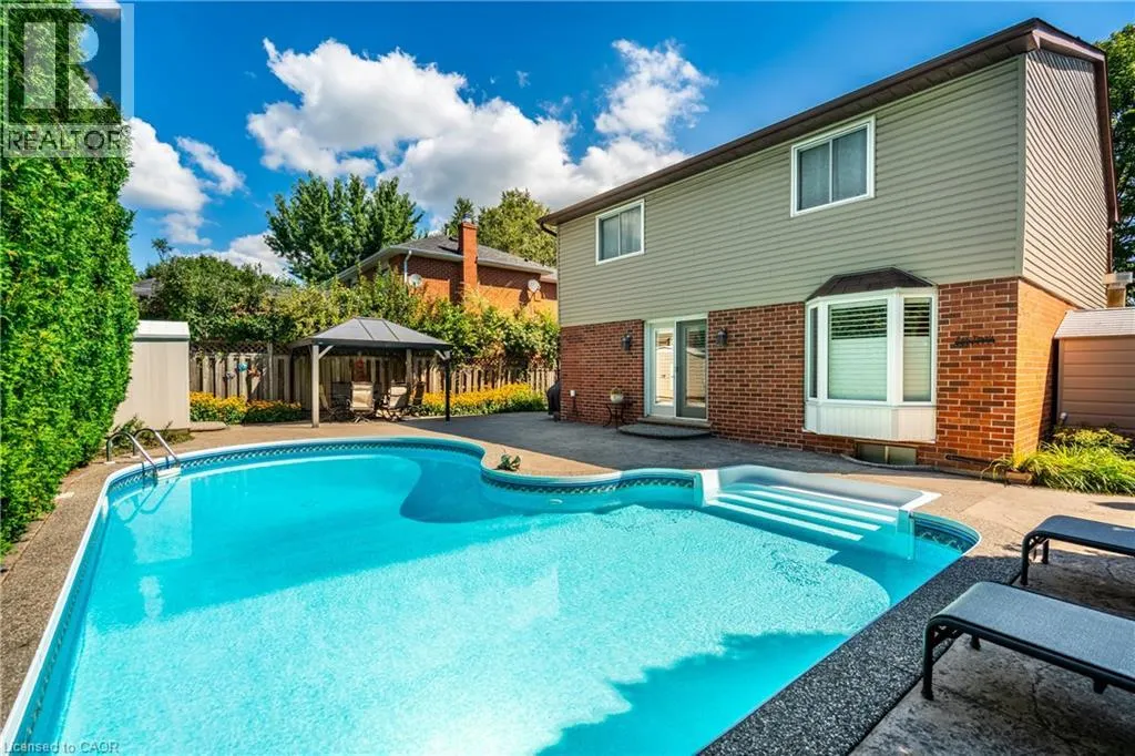 6 LILAC Court