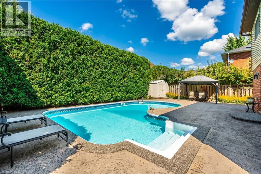 6 LILAC Court