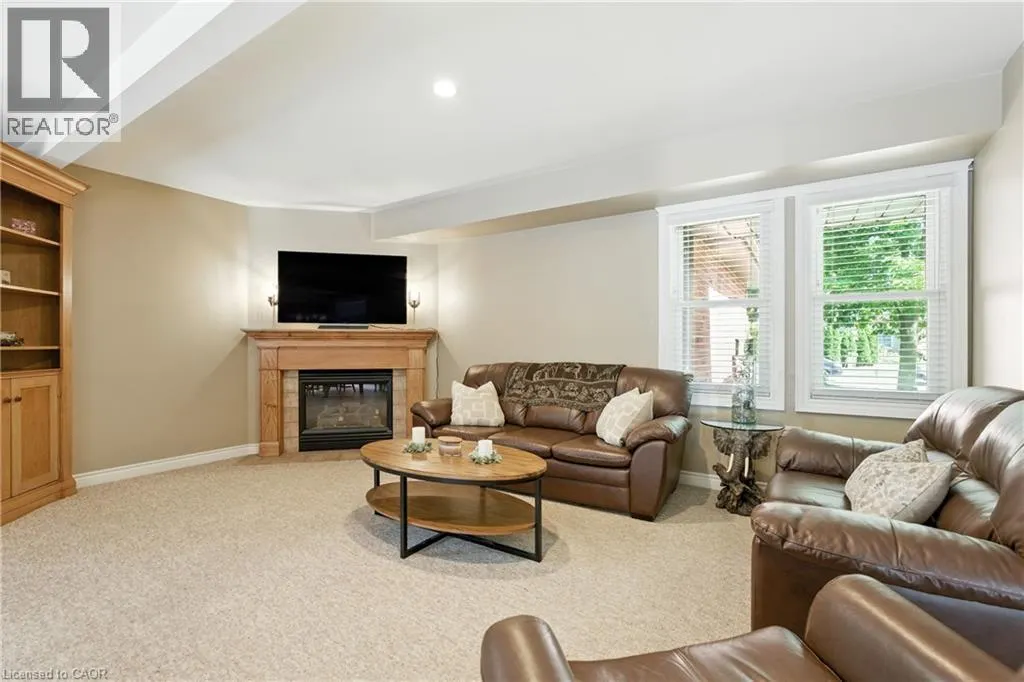 6 LILAC Court