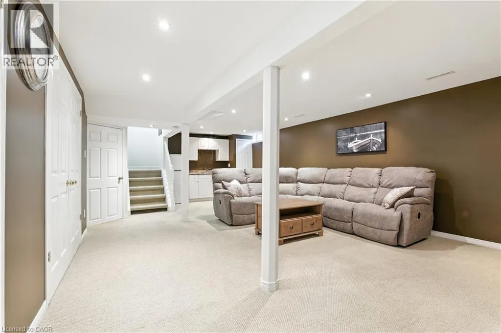 6 LILAC Court