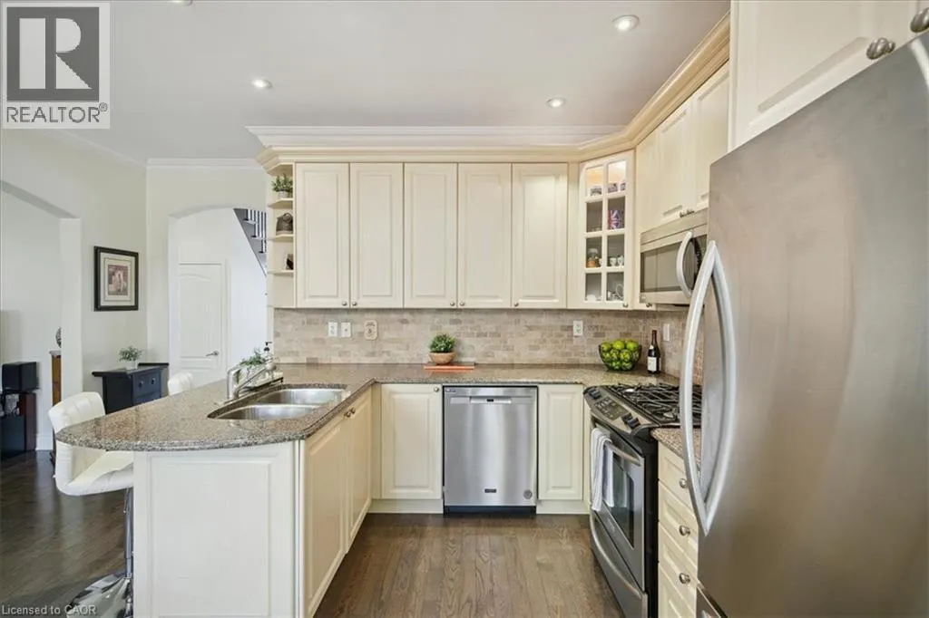 819 HOWDEN Crescent