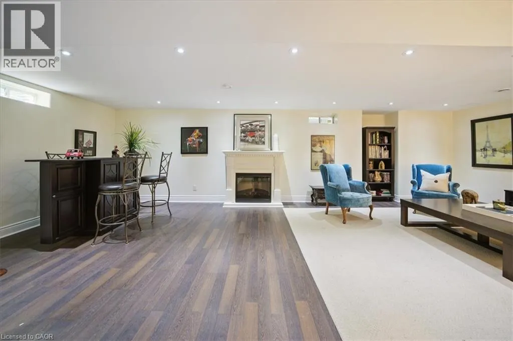 819 HOWDEN Crescent