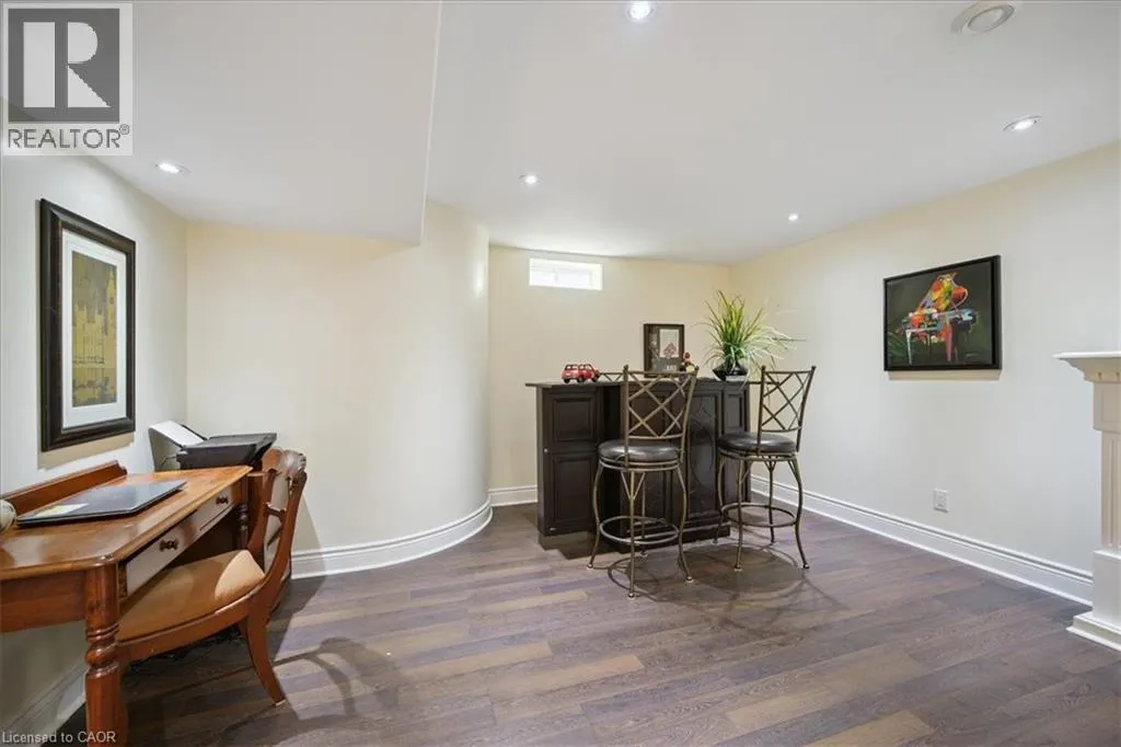 819 HOWDEN Crescent