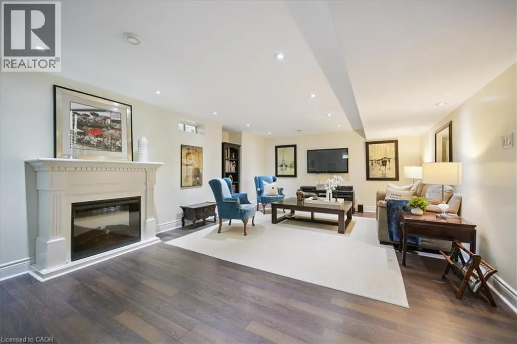 819 HOWDEN Crescent